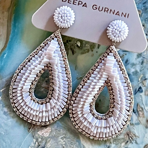 🌺🎉HP🎉🌺 NWT Deepa Gurnani Beaded White Crystal Hoop Chandeliers - Picture 9 of 16